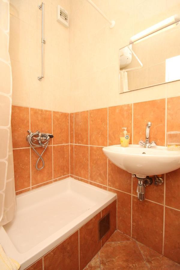 Apartments And Rooms With Parking Space Tucepi, Makarska - 6901 المظهر الخارجي الصورة